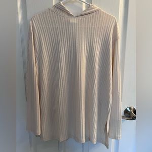 Cute, lightweight, hooded, long sleeve top in cream 🤍